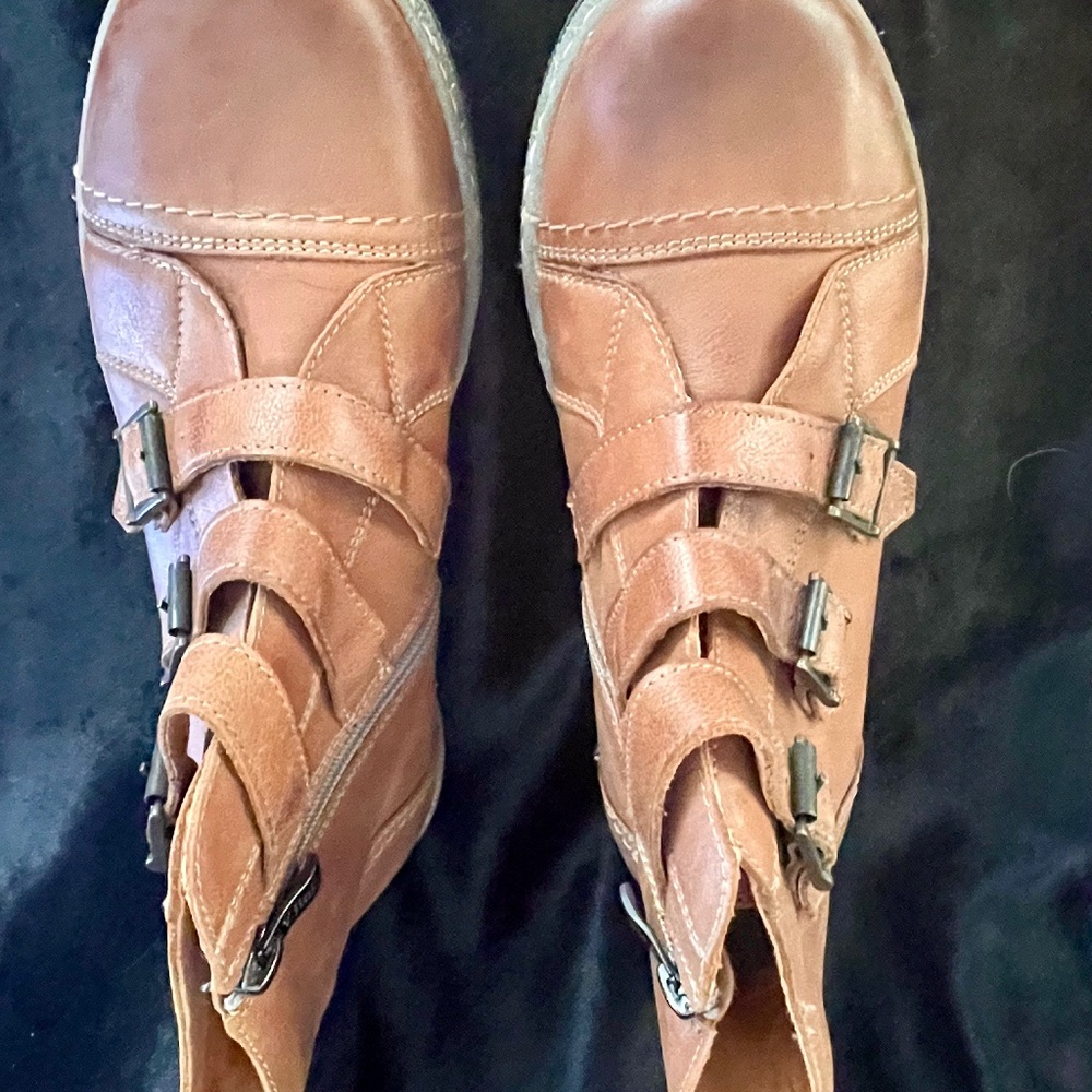 V-Italia-1122-Kiki-Camel Ankle Boot